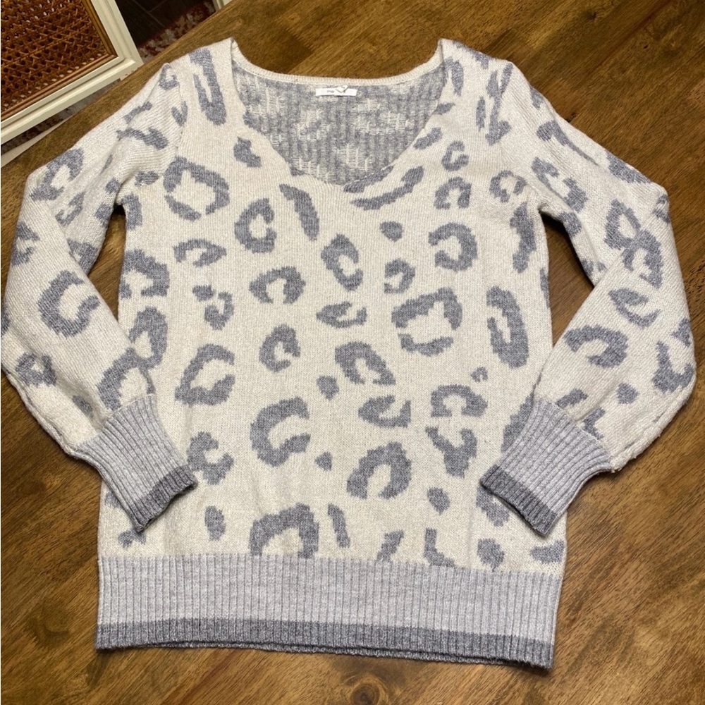 Maurices Cream & Gray Leopard Print V-Neck Sweater | Soft Cozy Knit | Size Small
